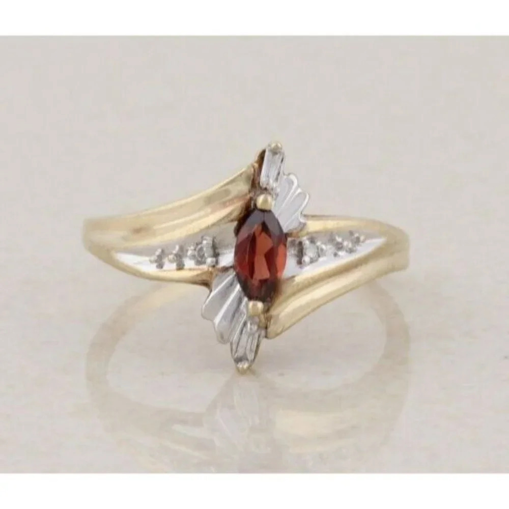 10k Yellow Gold Natural Garnet & Diamond Ring Size 7 1/4